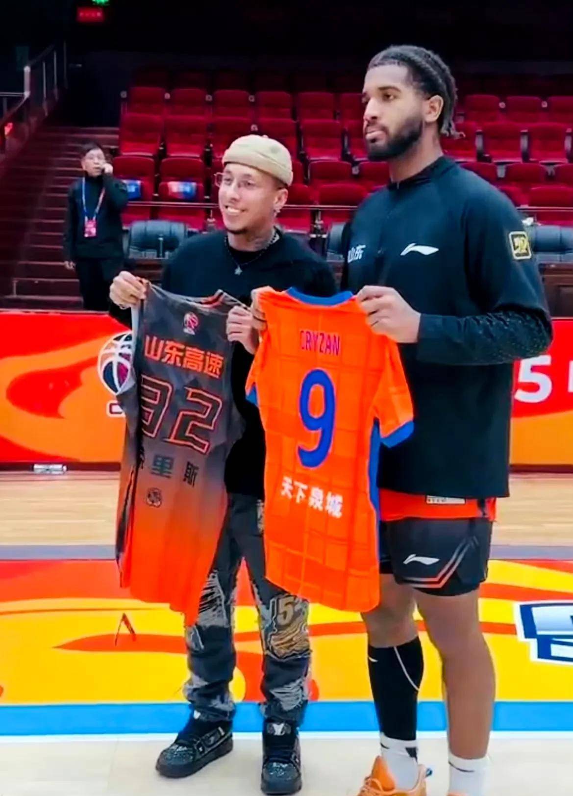 夺冠热门遭遇阻碍！上海迎战山东，胜者晋级