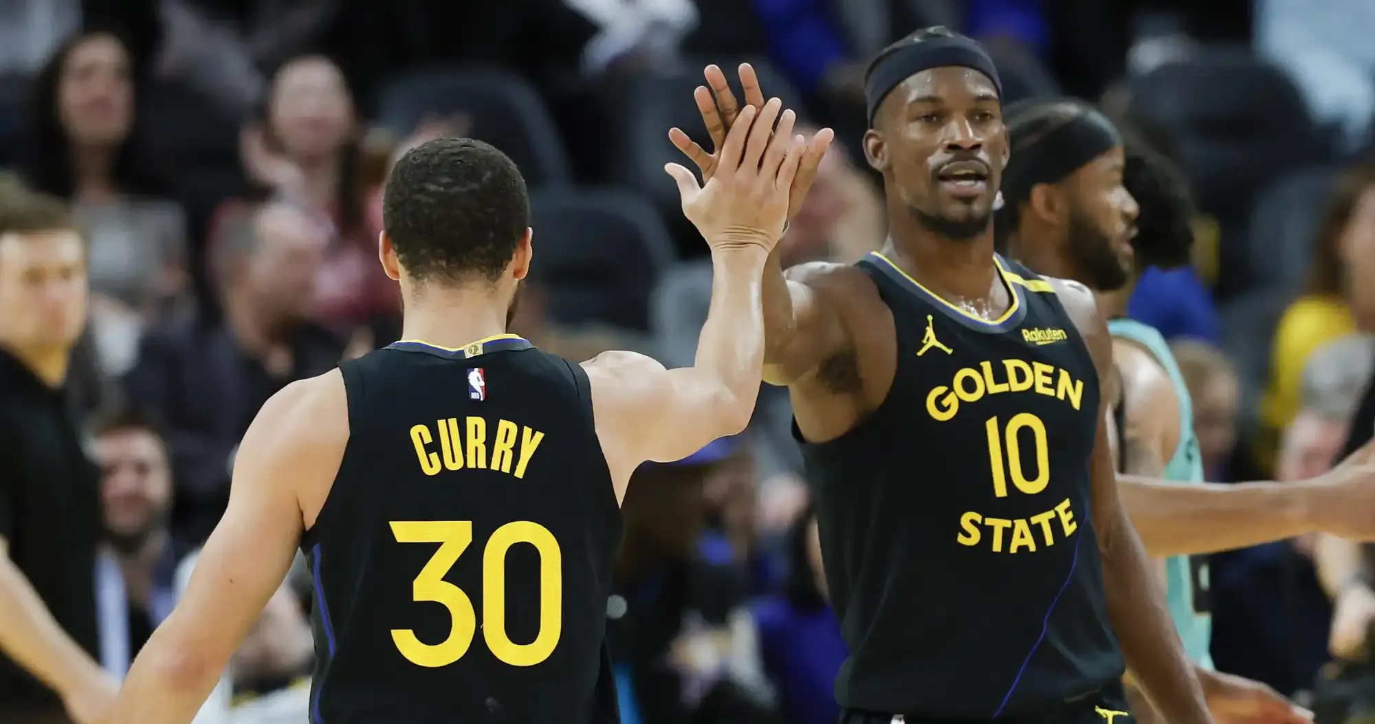 魔术惊艳全场，巴特勒助攻爆棚，官方宣布新规逆转取胜！