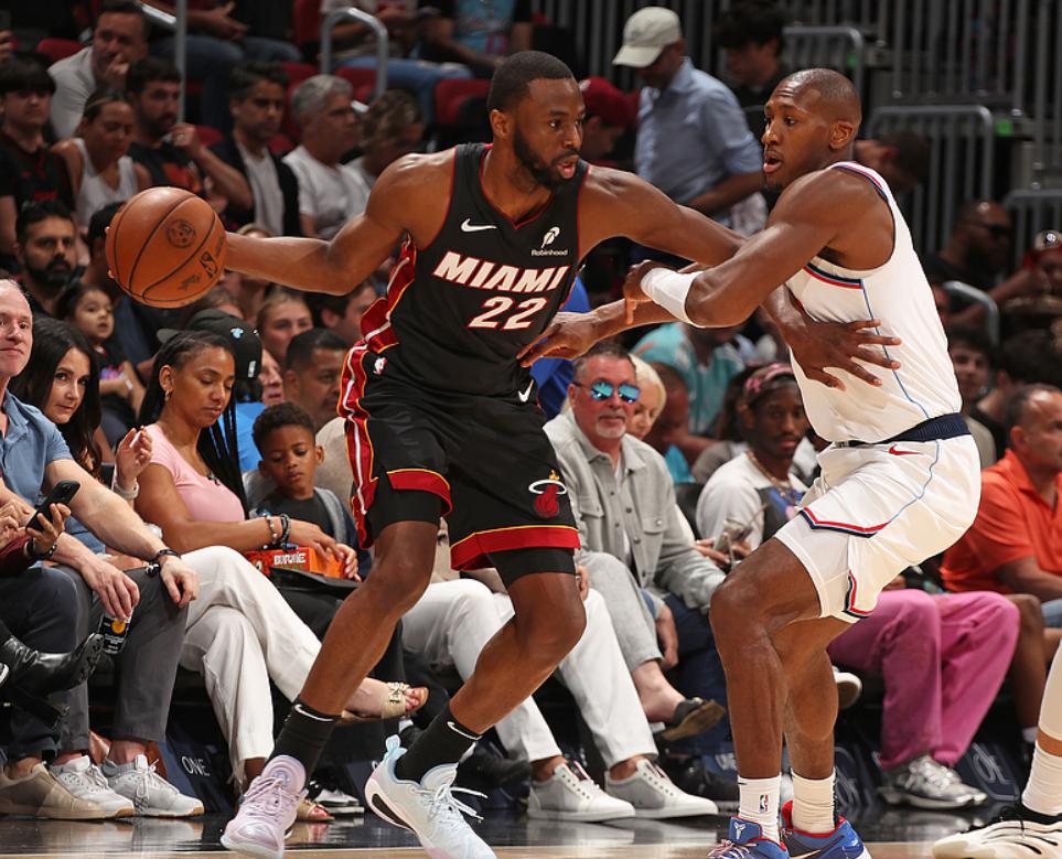 米切尔惊艳全场,威金斯助攻爆棚,魔术逆转取胜!